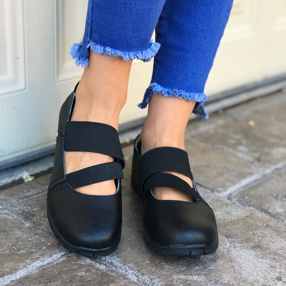 Comfort Leather Wide Fit Straps Mary Jane Flats - Picture 4 of 8